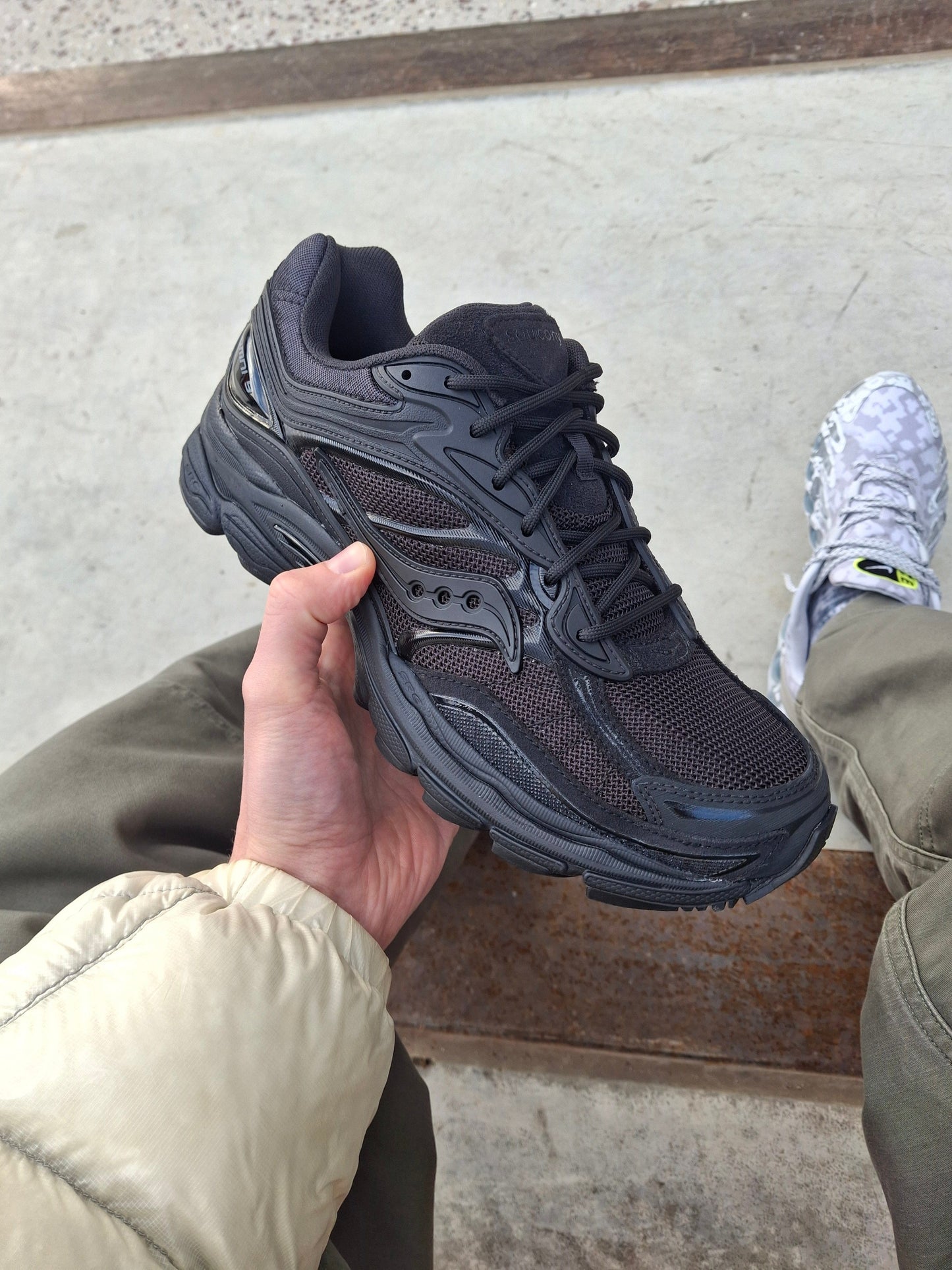 Saucony Progrid Omni 9 Armor 'Black' — UK 1 — Alternate View 8