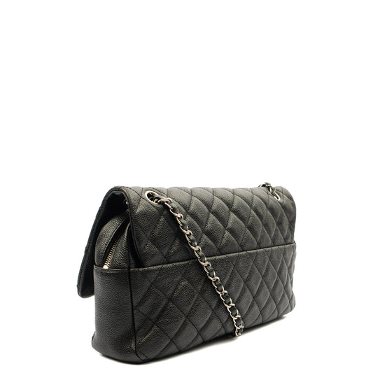 Chanel Shoulder Bag Flap Bag in Black, Caviar Leather — Side View