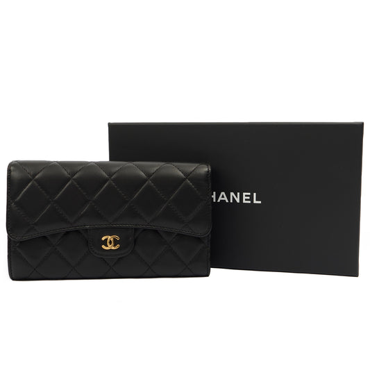 Chanel Purse Flap Wallet in Black, Lambskin Leather — Side View