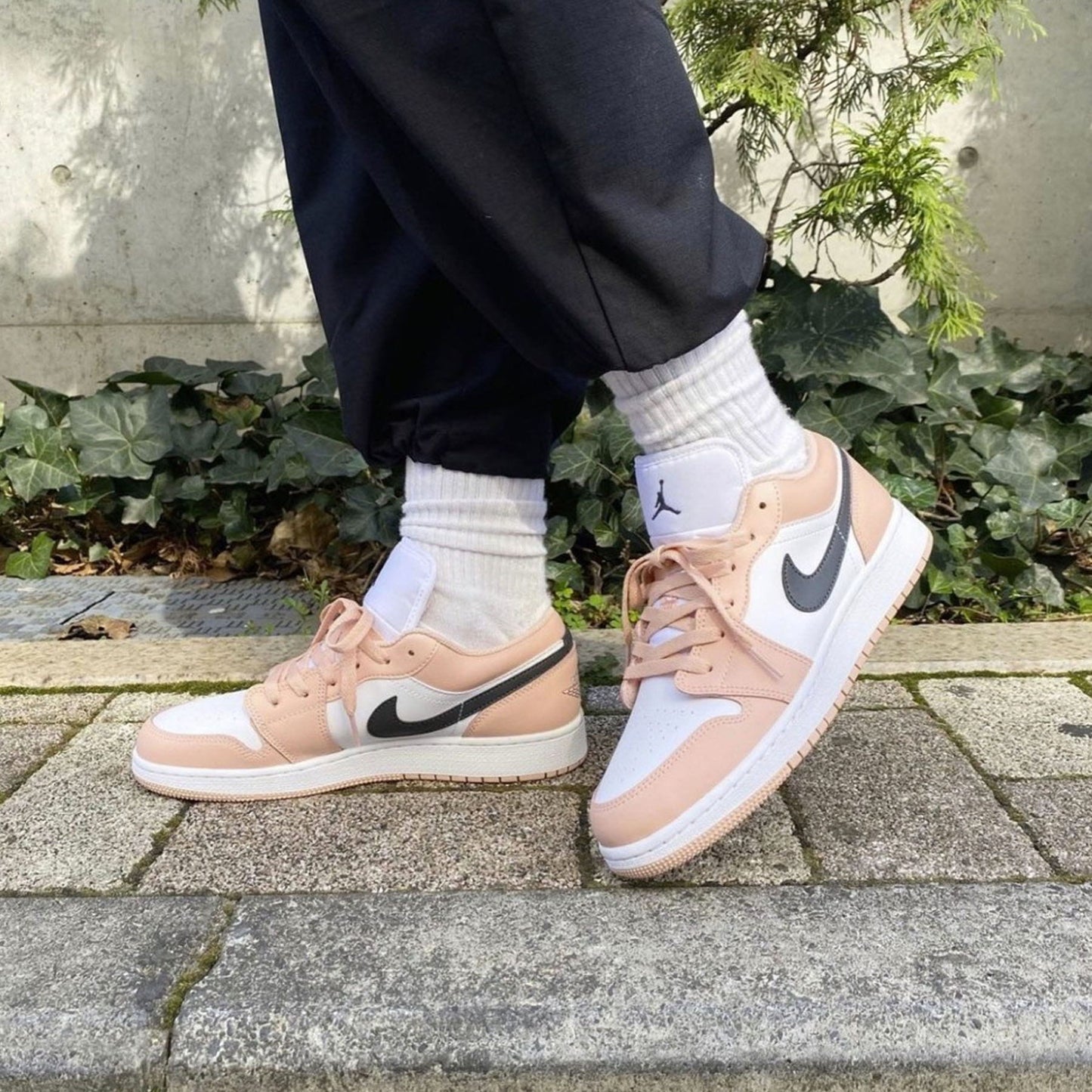 Air Jordan 1 Low GS 'Light Arctic Pink' 2021 — UK 13.5 | EU 32 | US 1Y — Alternate View 7