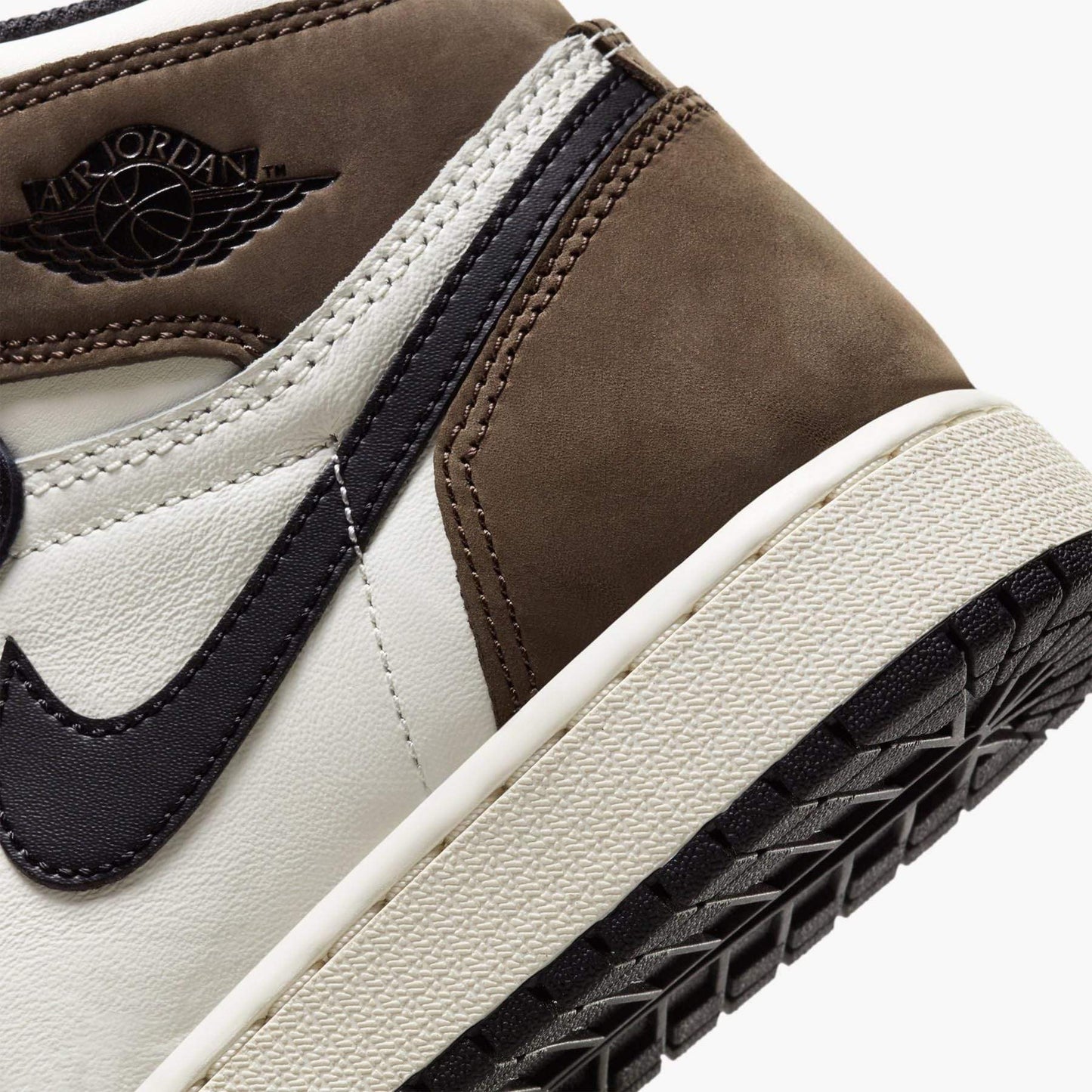 Air Jordan 1 Retro High OG GS 'Dark Mocha' — UK 13.5 | EU 32 | US 1Y — Alternate View 7