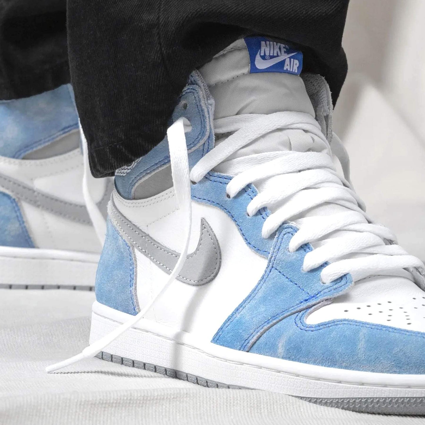 Air Jordan 1 Retro High OG 'Hyper Royal' — UK 3 | EU 35.5 | US 3.5 — Alternate View 8