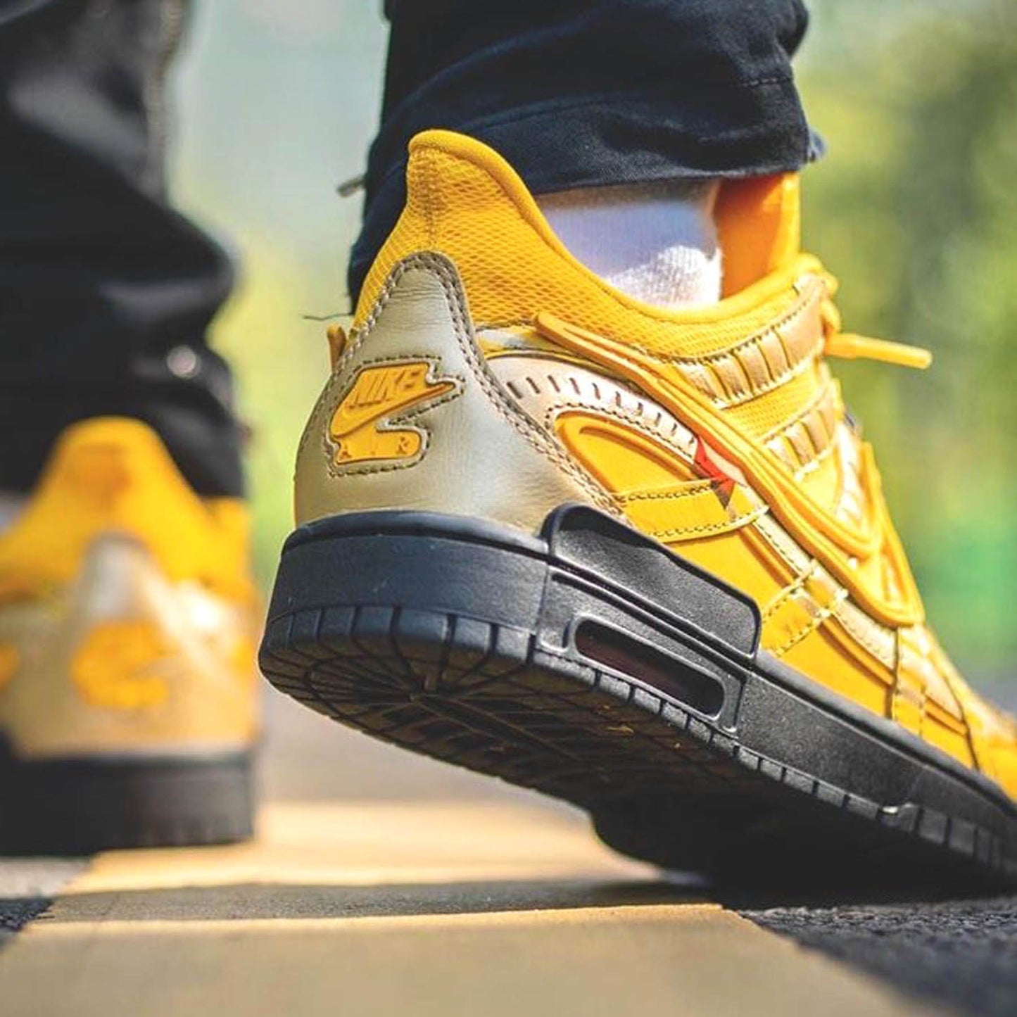 Off-White x Nike Air Rubber Dunk 'University Gold' — UK 3 | EU 35.5 | US 3.5 — Alternate View 7