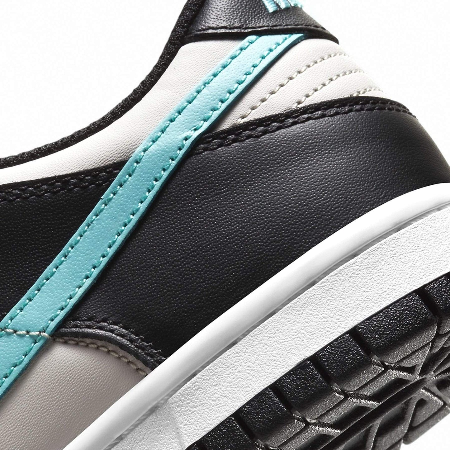 Nike Dunk Low GS ‘Tiffany’ — UK 13.5 | EU 32 | US 1Y — Alternate View 7