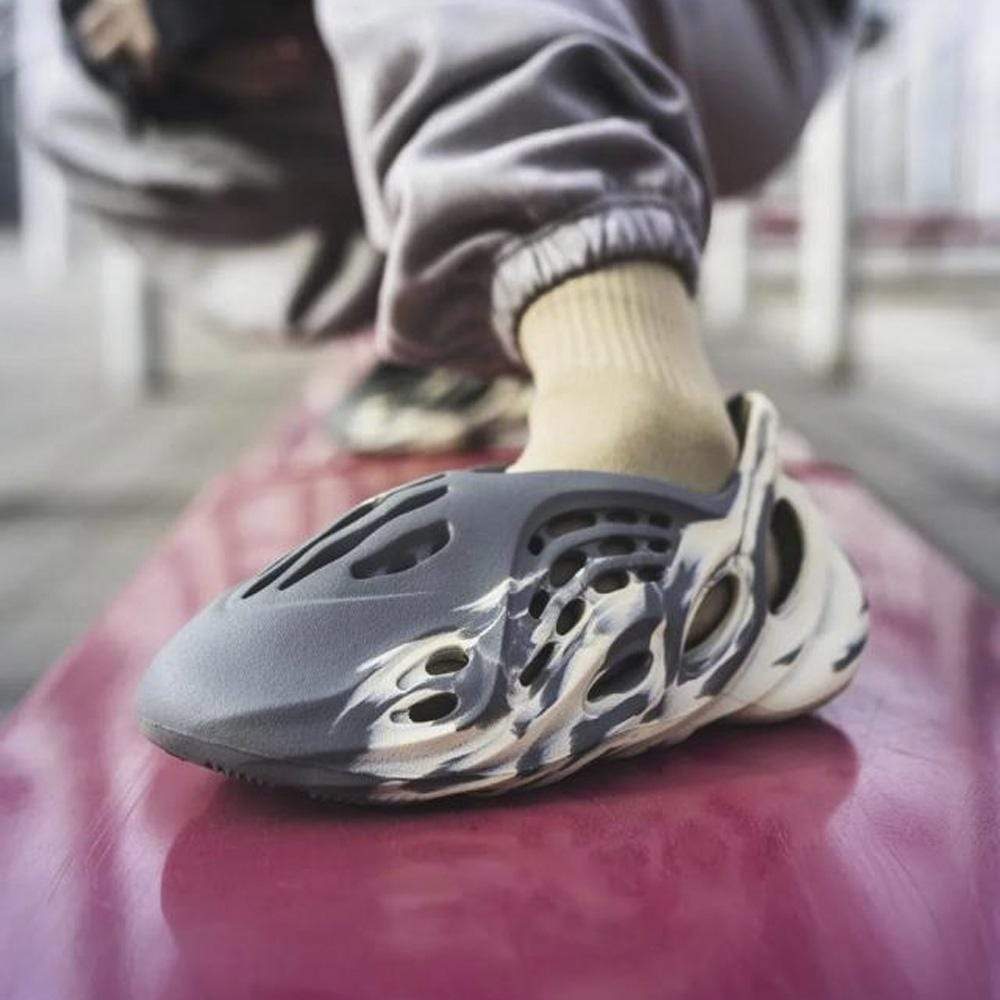 Yeezy Foam Runner 'MXT Moon Grey' — UK 3.5 | EU 36 | US 4 — Alternate View 7