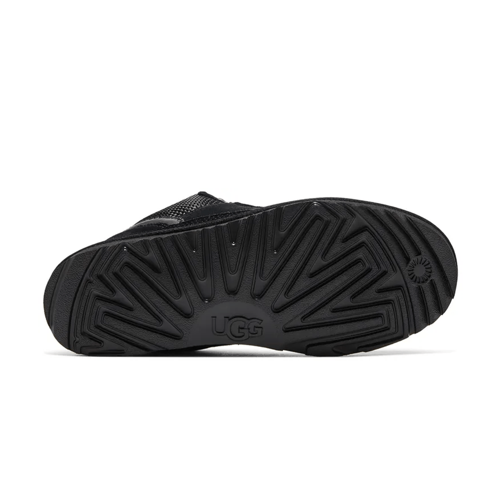 UGG Lowmel 'Black' (Kids) — UK 1 — Detail View