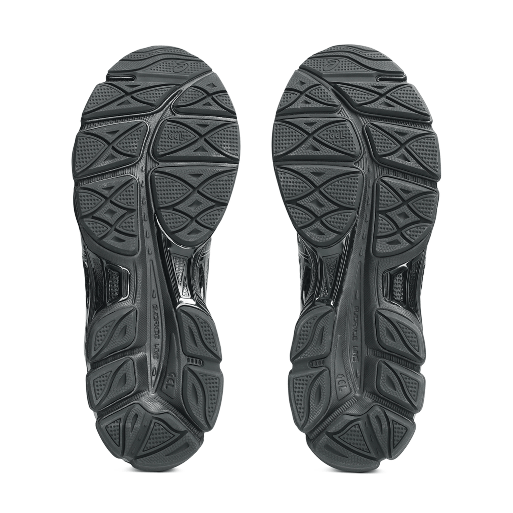 ASICS Gel Cumulus 16 'Black Black' — UK 3 | EU 36 | US 4 — Lifestyle View