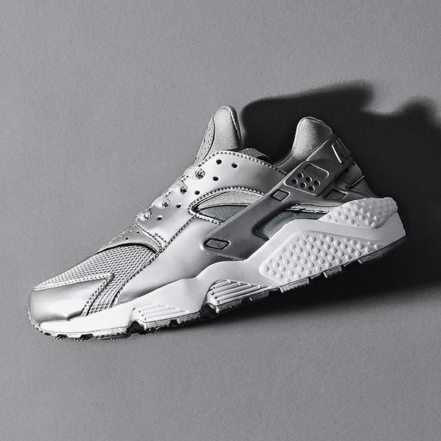 Nike Air Huarache 'Metallic Silver' — UK 3 | EU 35.5 | US 3.5 — Back View