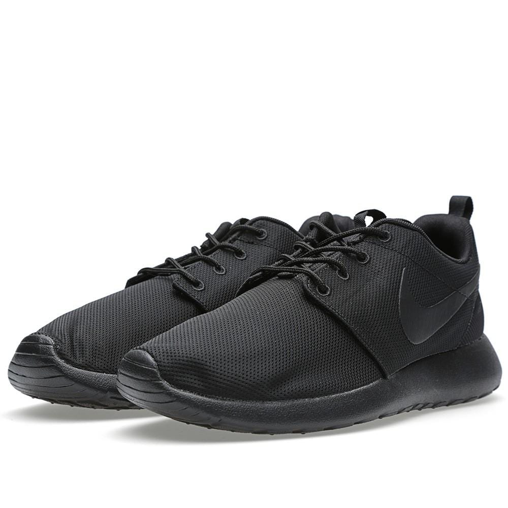 Nike Rosherun 'Triple Black' — UK 3 | EU 35.5 | US 3.5 — Detail View