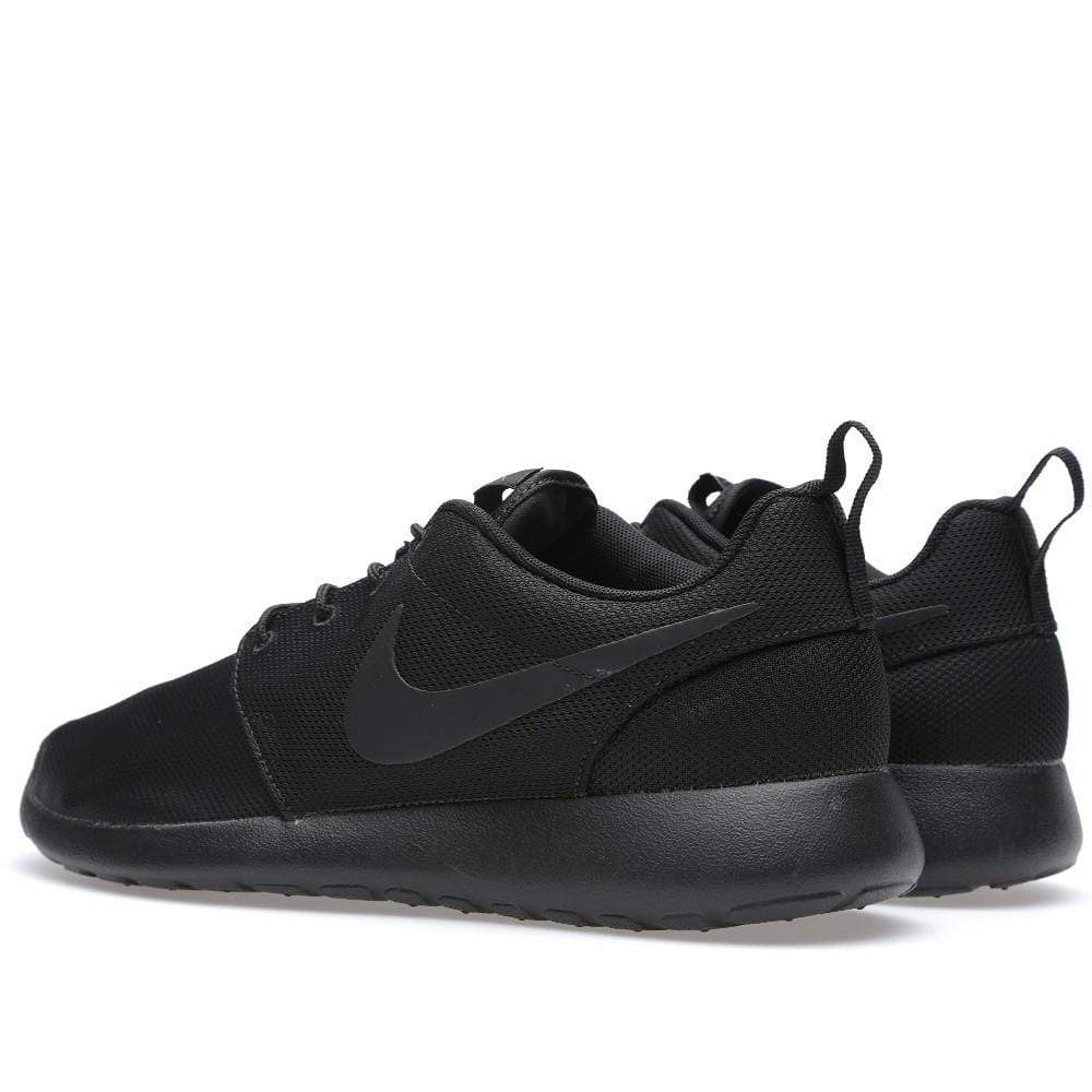 Nike Rosherun 'Triple Black' — UK 3 | EU 35.5 | US 3.5 — Top View