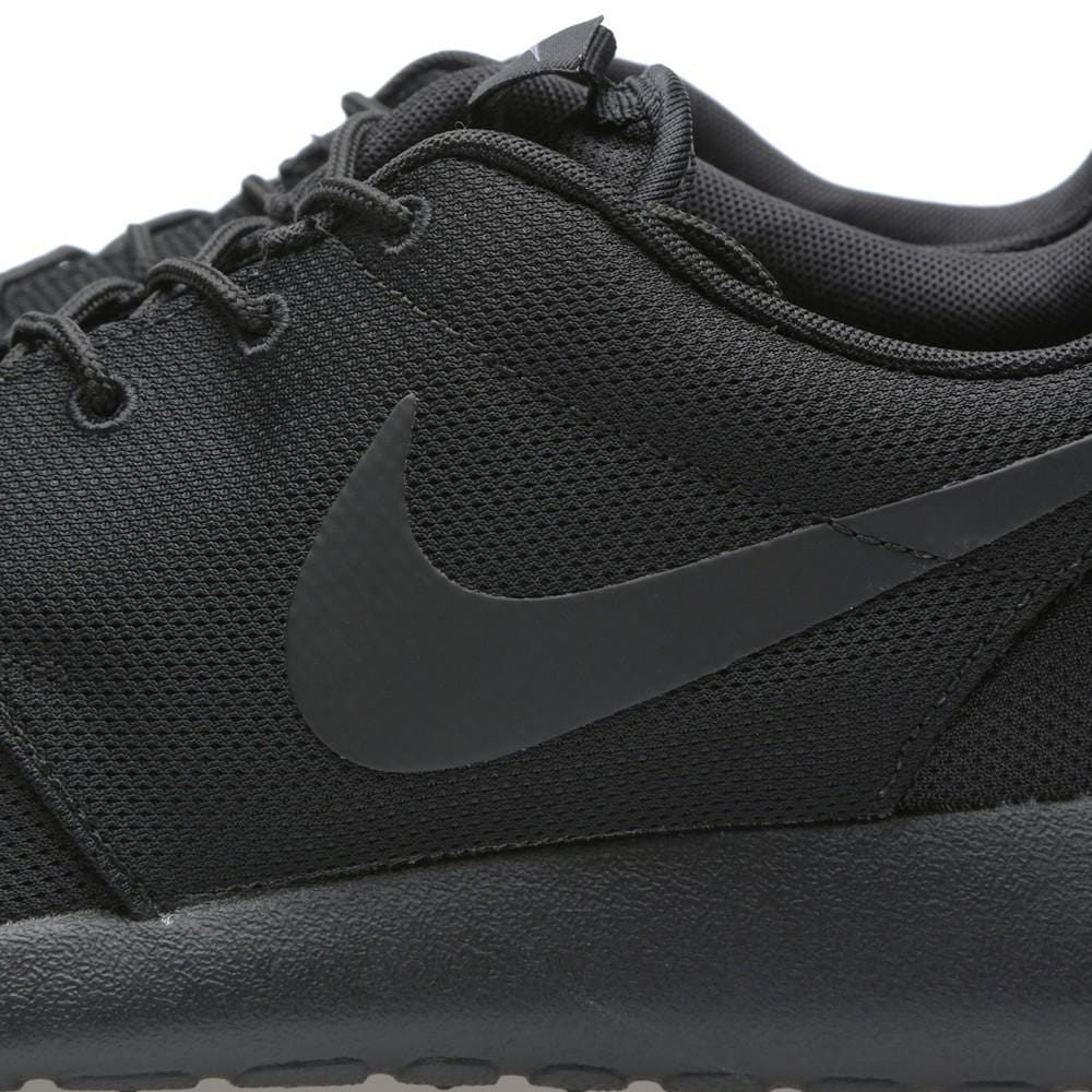 Nike Rosherun 'Triple Black' — UK 3 | EU 35.5 | US 3.5 — Side View