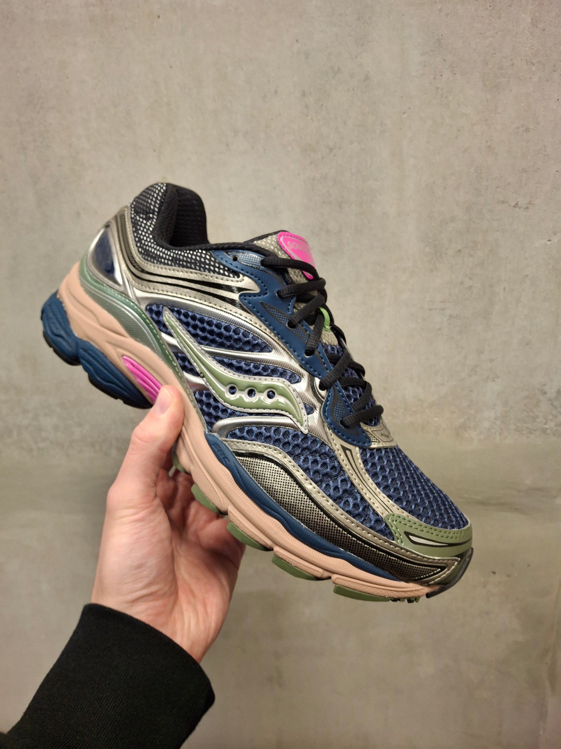 Saucony Progrid Omni 9 Disrupt 'Blue Brush' — UK 1 — Alternate View 7