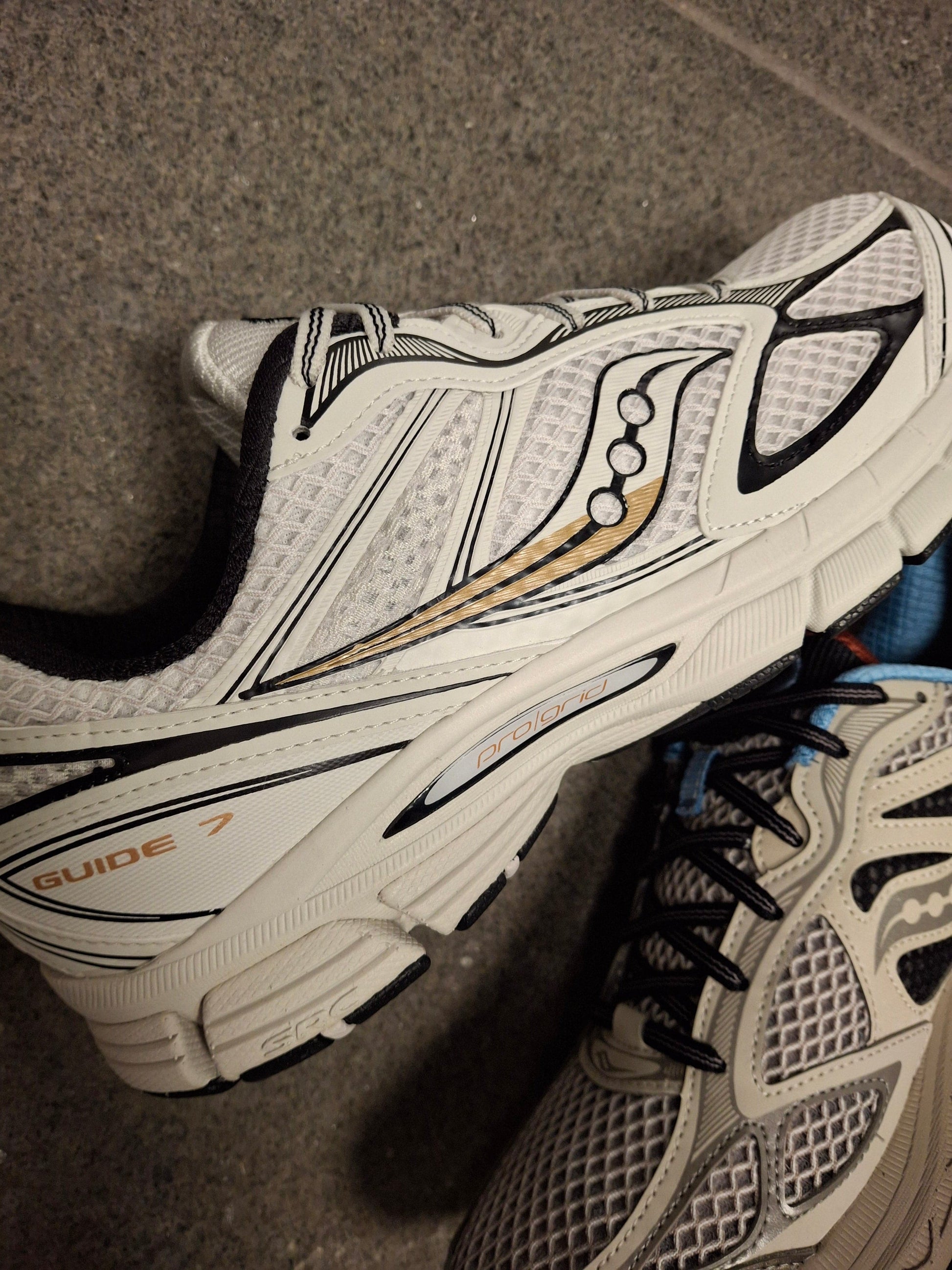 Saucony Progrid Guide 7 'Onyx Gold' — UK 1 — Alternate View 8