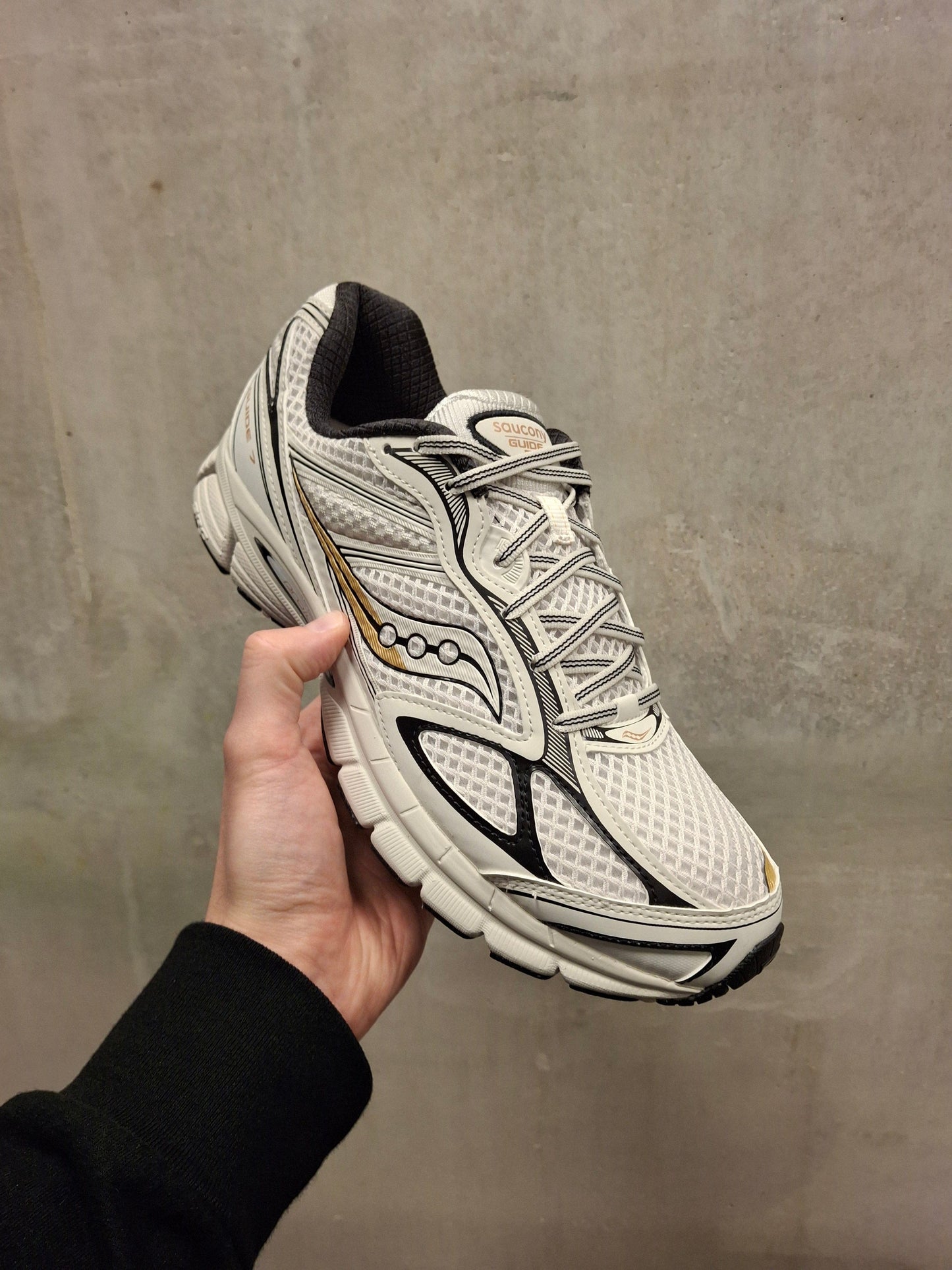 Saucony Progrid Guide 7 'Onyx Gold' — UK 1 — Alternate View 7