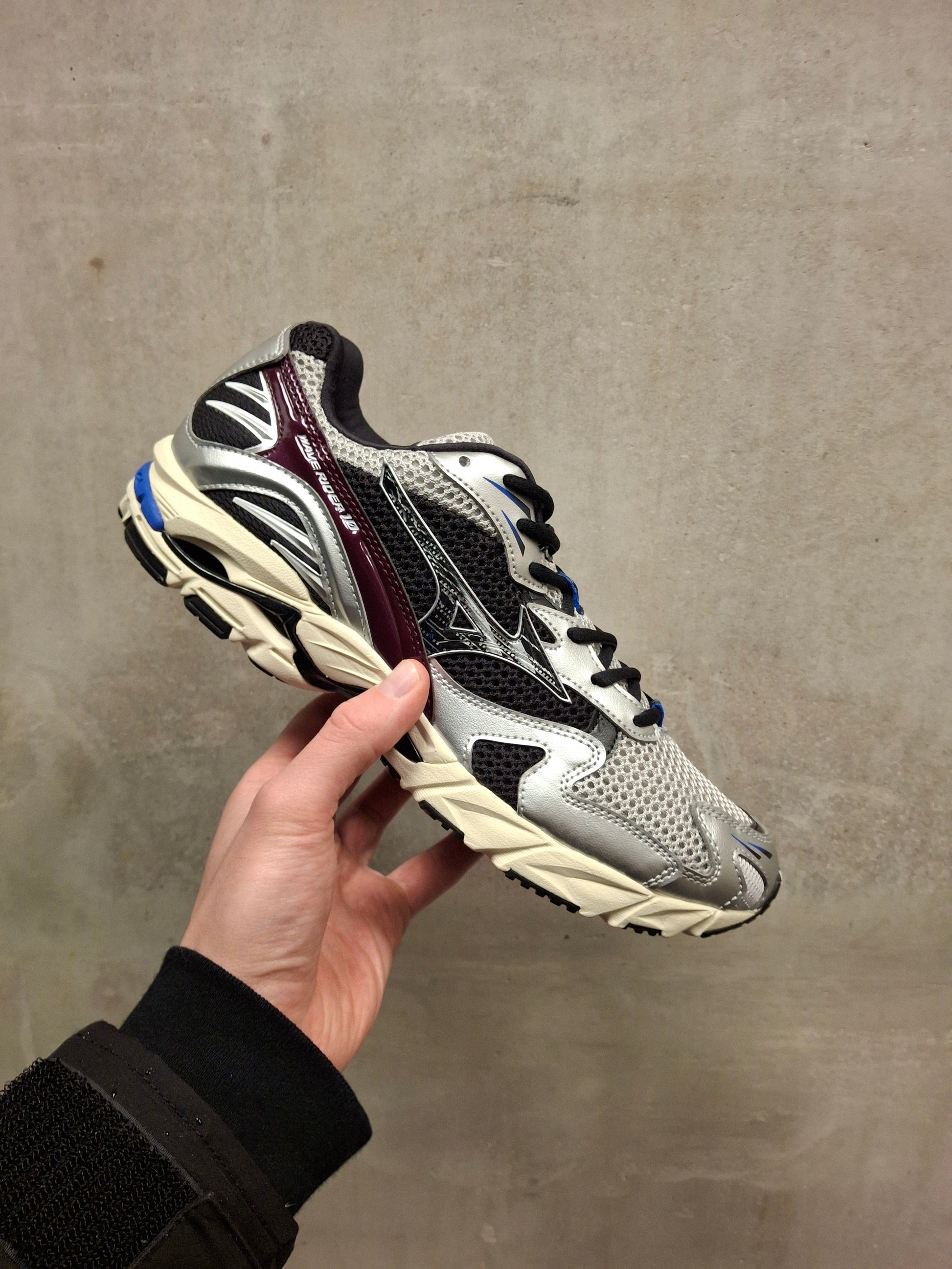 Mizuno Wave Rider 10 Sport 'Harbor Mist Black Fig' — UK 4 | EU 36.5 | US 5 — Detail View