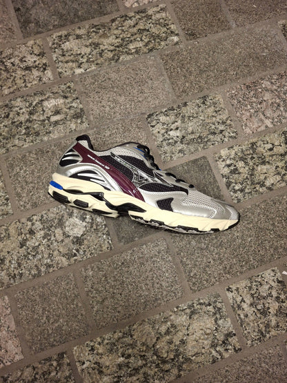 Mizuno Wave Rider 10 Sport 'Harbor Mist Black Fig' — UK 4 | EU 36.5 | US 5 — Lifestyle View