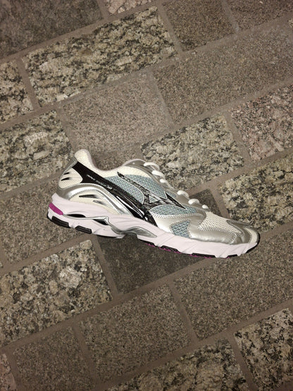Mizuno Wave Rider 10 Sport 'Snow White Black Slate' — UK 4 | EU 36.5 | US 5 — Detail View