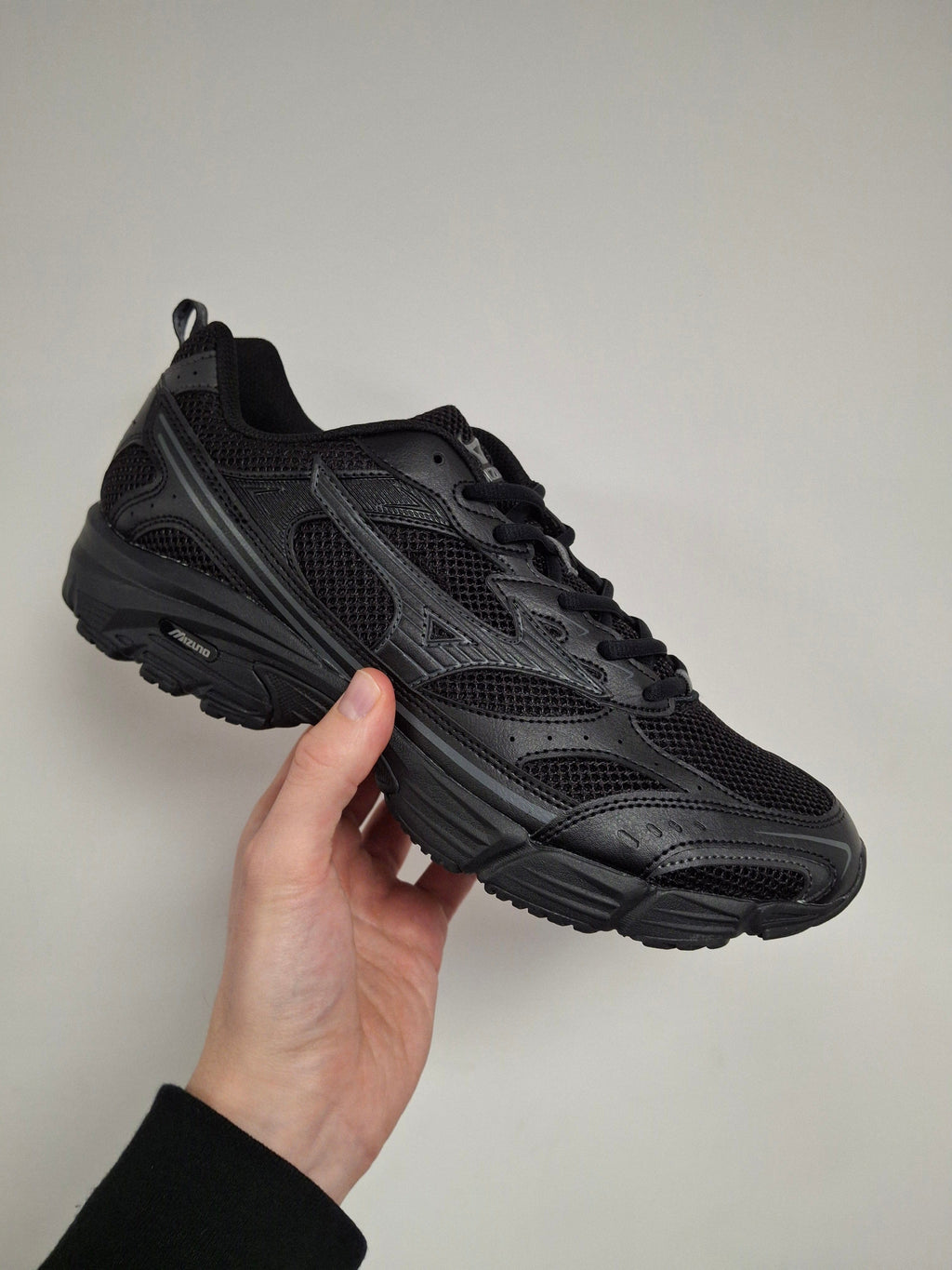 Mizuno MXR Sport 'Black' — UK 4 | EU 36.5 | US 5 — Back View