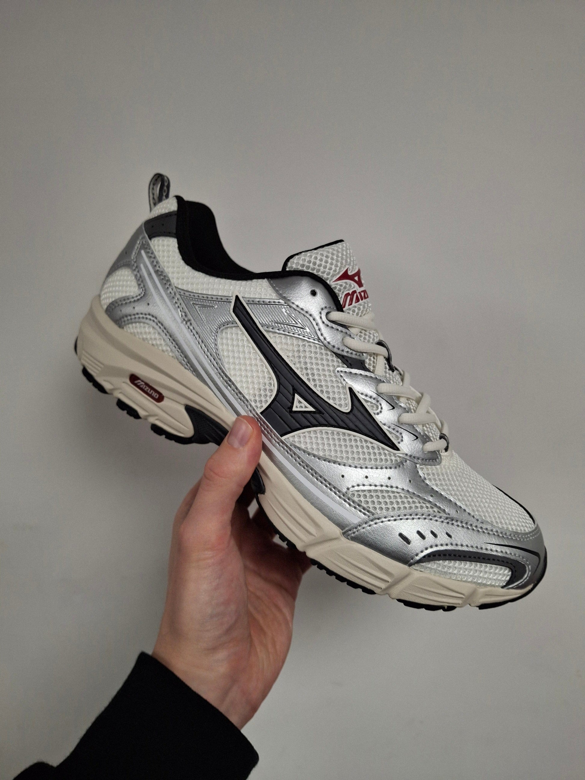 Mizuno MXR Sport 'Snow White Magnet Silver' — UK 4 | EU 36.5 | US 5 — Detail View