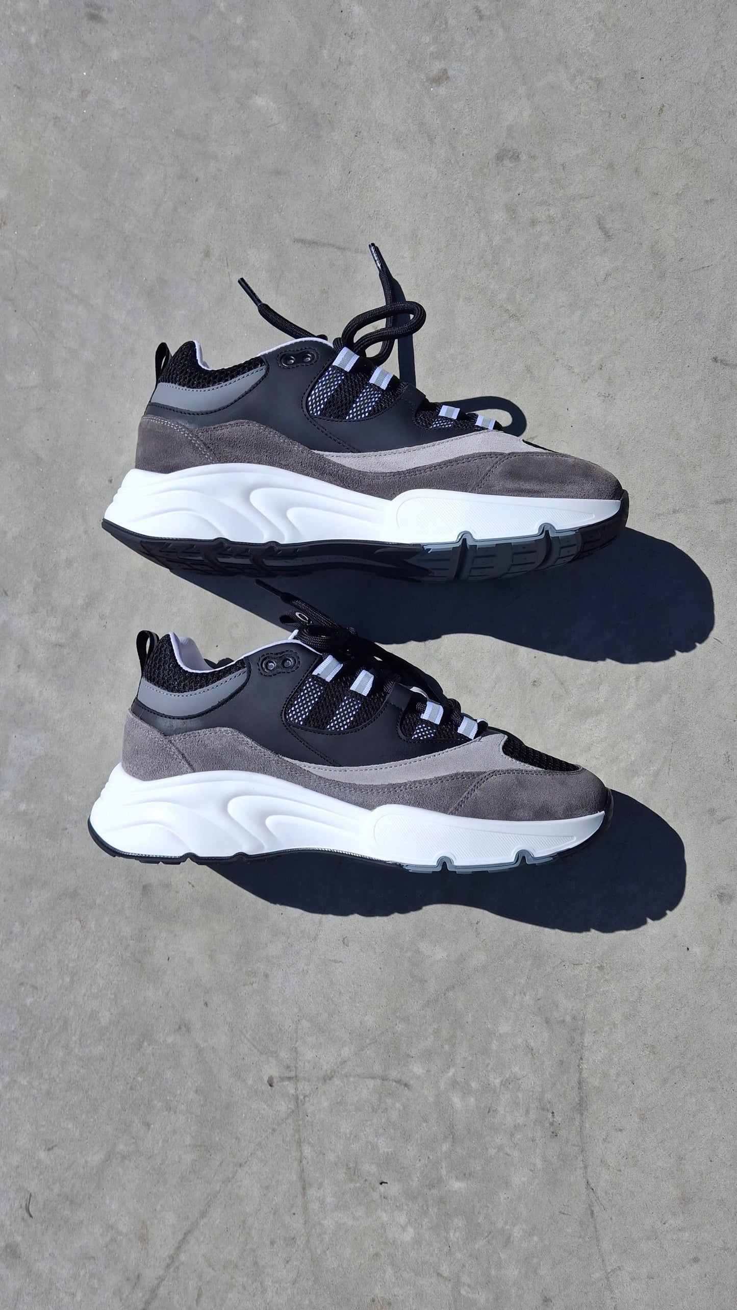 Cleens Aero Runner 'Carbon' — UK 3 | EU 37 | US 4 — Lifestyle View