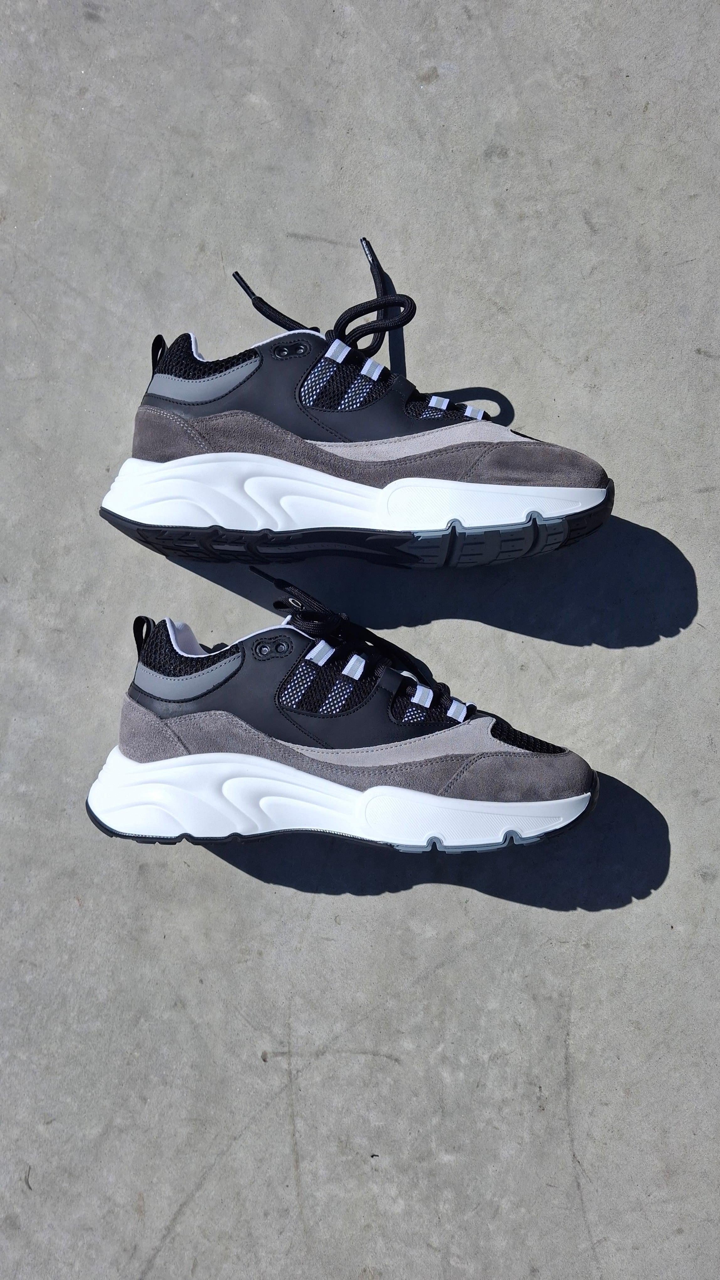 Cleens Aero Runner 'Carbon' — UK 3 | EU 37 | US 4 — Lifestyle View