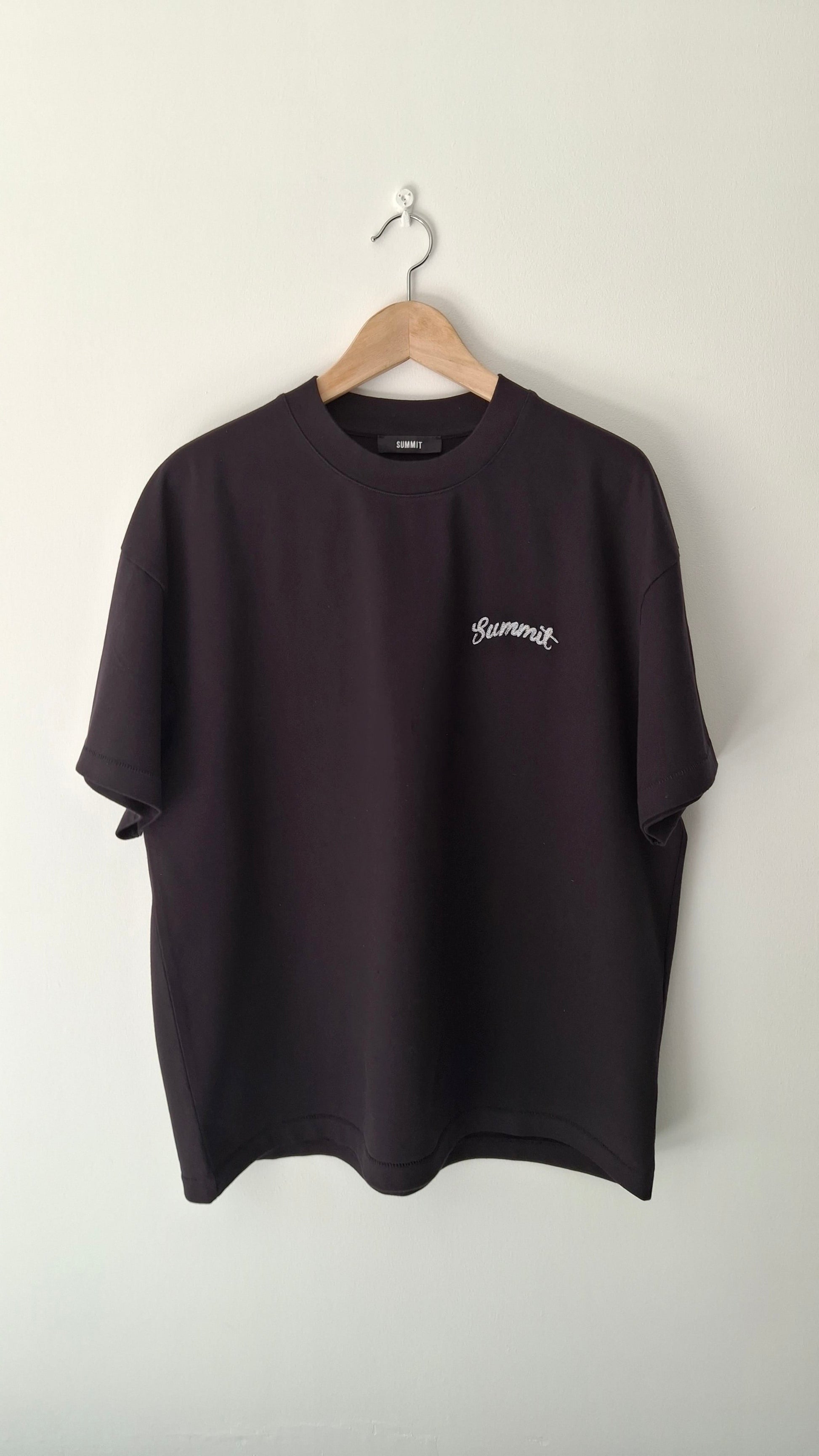 Summit Chainstitch T-Shirt 'Black' — XXS — Lifestyle View