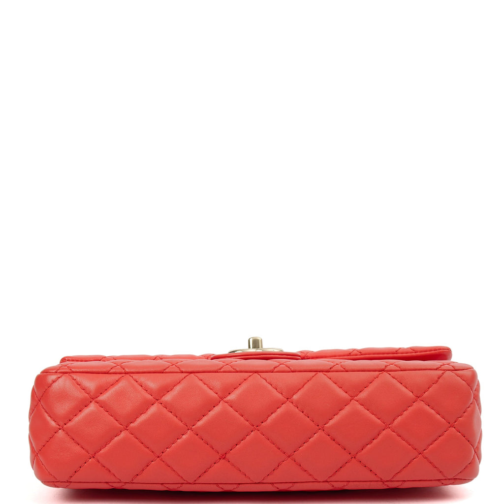 Chanel Shoulder Bag Classic Double Flap - Medium in Red, Lambskin Leather — Detail View