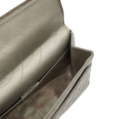 Chanel Shoulder Bag 2.55 Reissue in Metallic, Leather — Alternate View 8
