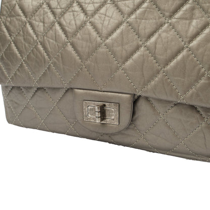 Chanel Shoulder Bag 2.55 Reissue in Metallic, Leather — Alternate View 22