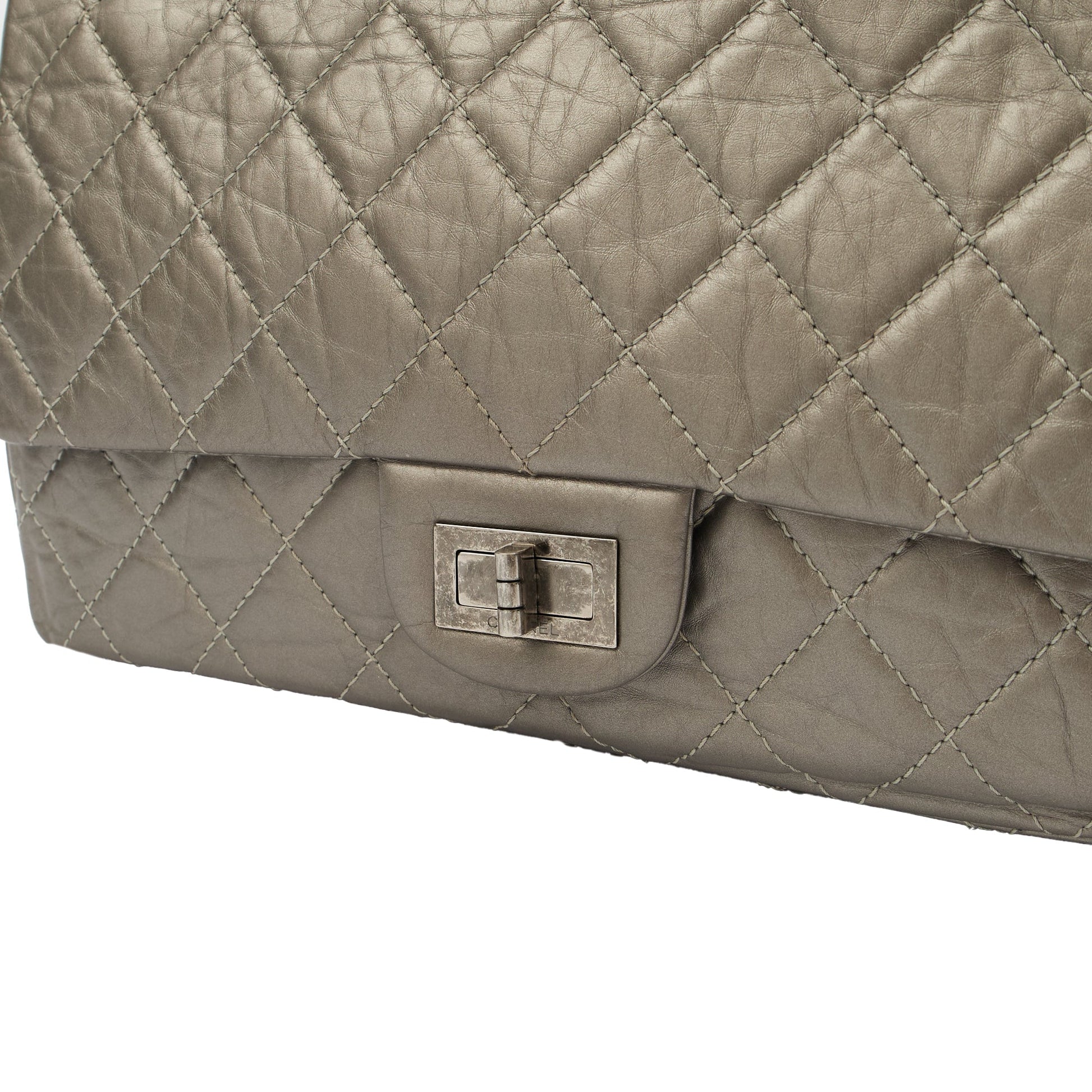 Chanel Shoulder Bag 2.55 Reissue in Metallic, Leather — Alternate View 14