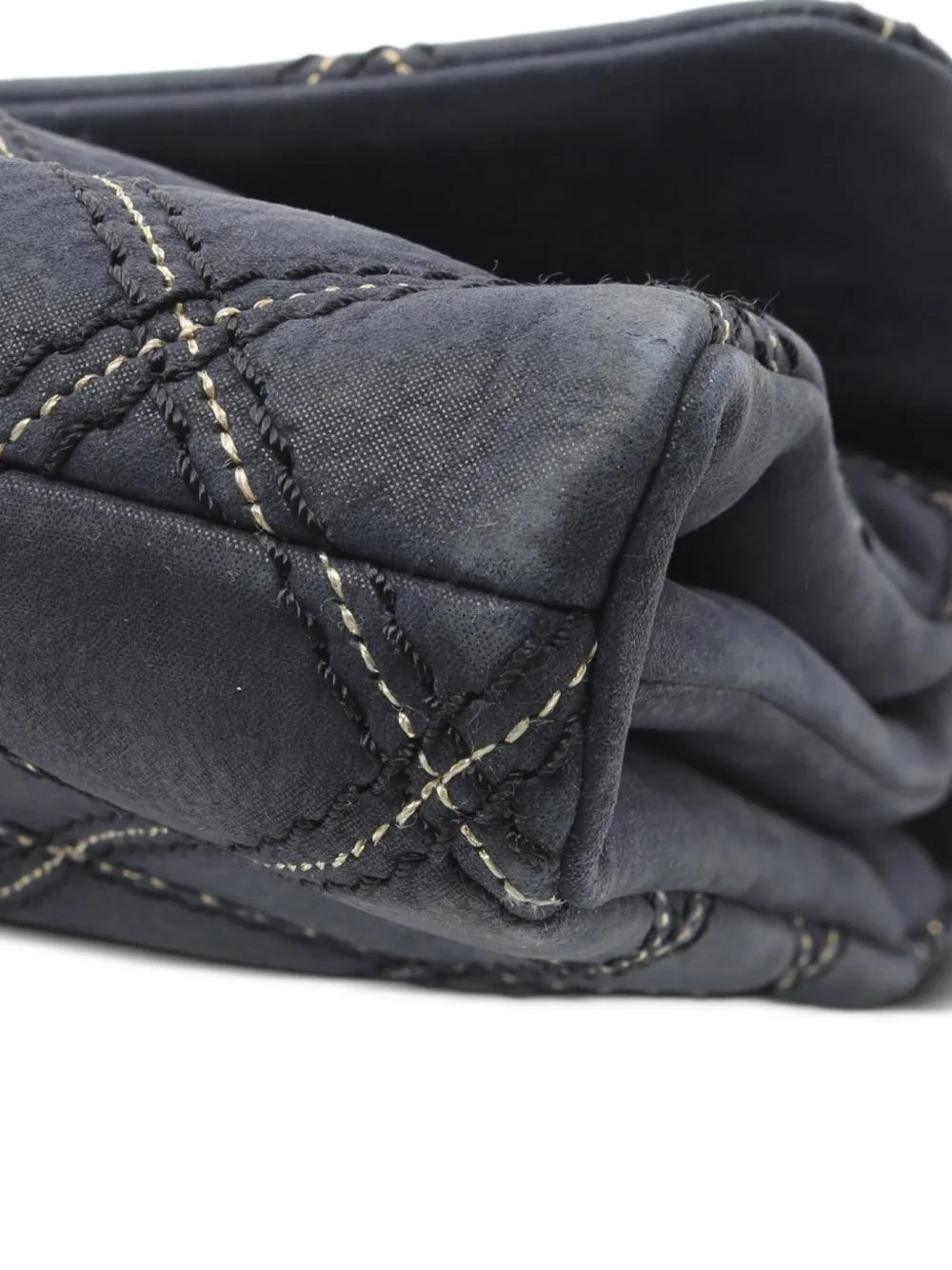 Chanel Pre Owned 2014 Quilted Shoulder Bag — Same as shown — Size One Size — Detail View