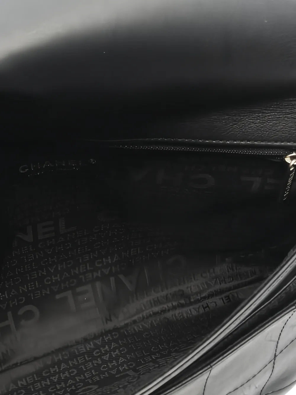 Chanel Pre Owned 2003 2004 Leather Shoulder Bag — Same as shown — Size One Size — Back View