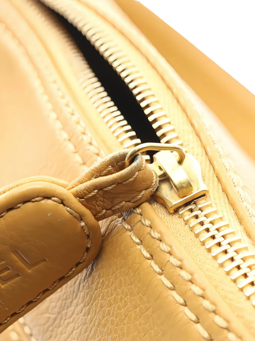 Chanel Pre Owned 2003 2004 Coco Mark Chain Detail Shoulder Bag — Same as shown — Size One Size — Detail View