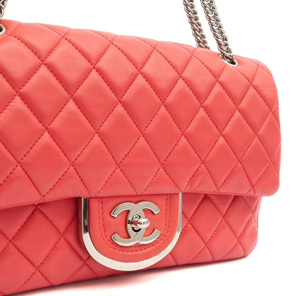 Chanel Shoulder Bag Flap Bag in Red, Leather — Alternate View 18
