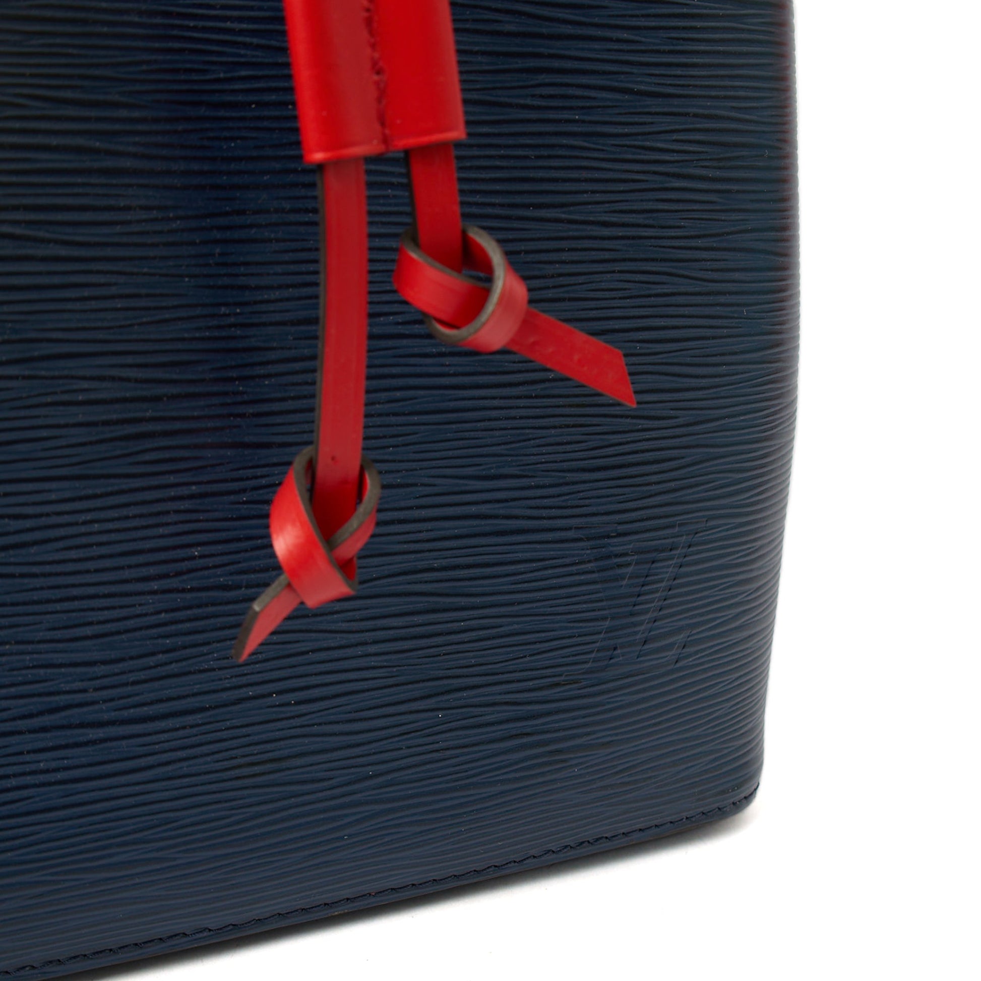 Louis Vuitton Bucket Bag Noe in Blue , 35nis Leather — Side View
