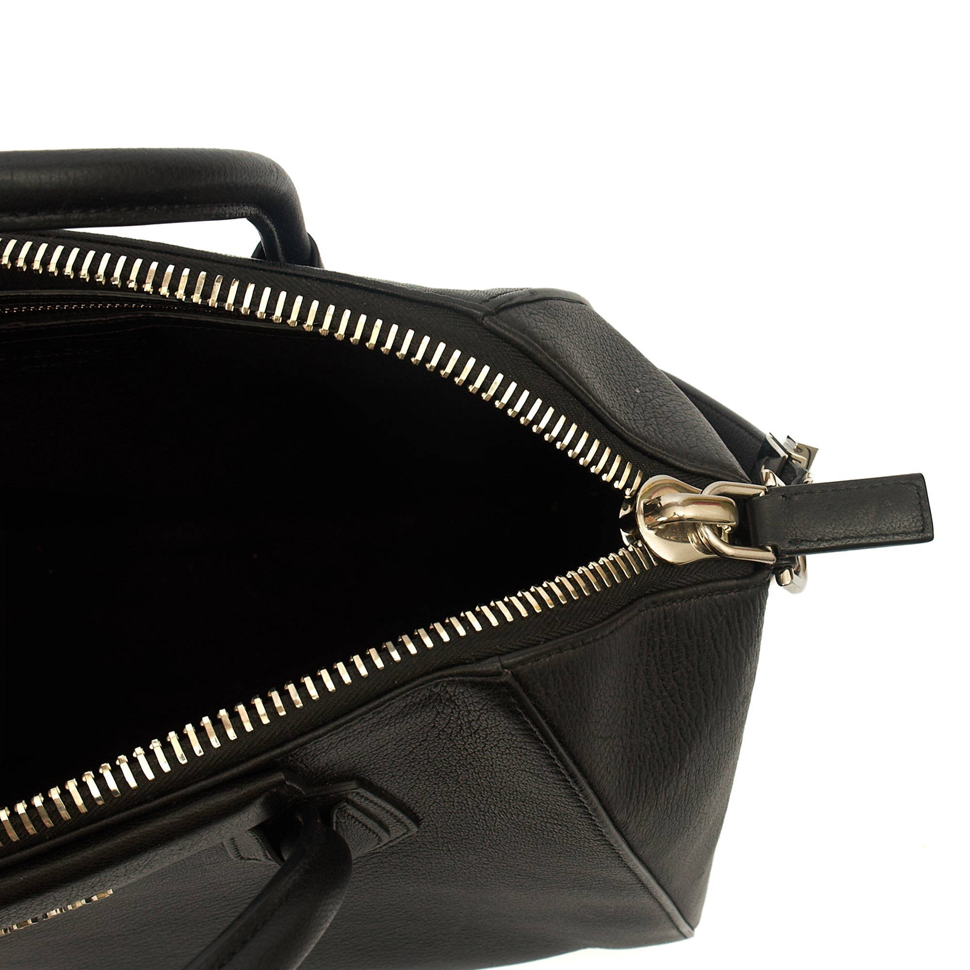 Givenchy Tote Antigona - Small in Black, Box Calfskin — Detail View