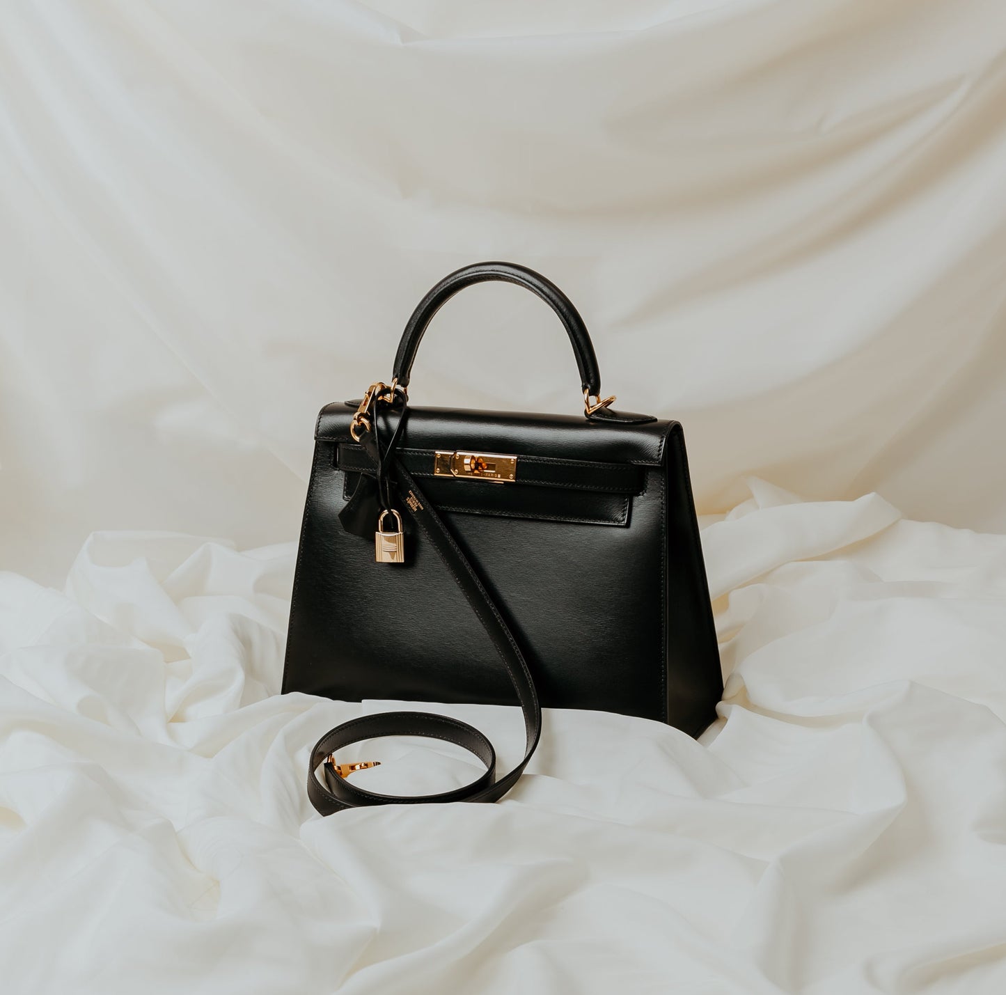 Hermes Kelly 32 in Black, Box Calf Leather — Side View