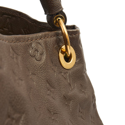 Louis Vuitton Tote Artsy MM in Brown, Leather — Lifestyle View