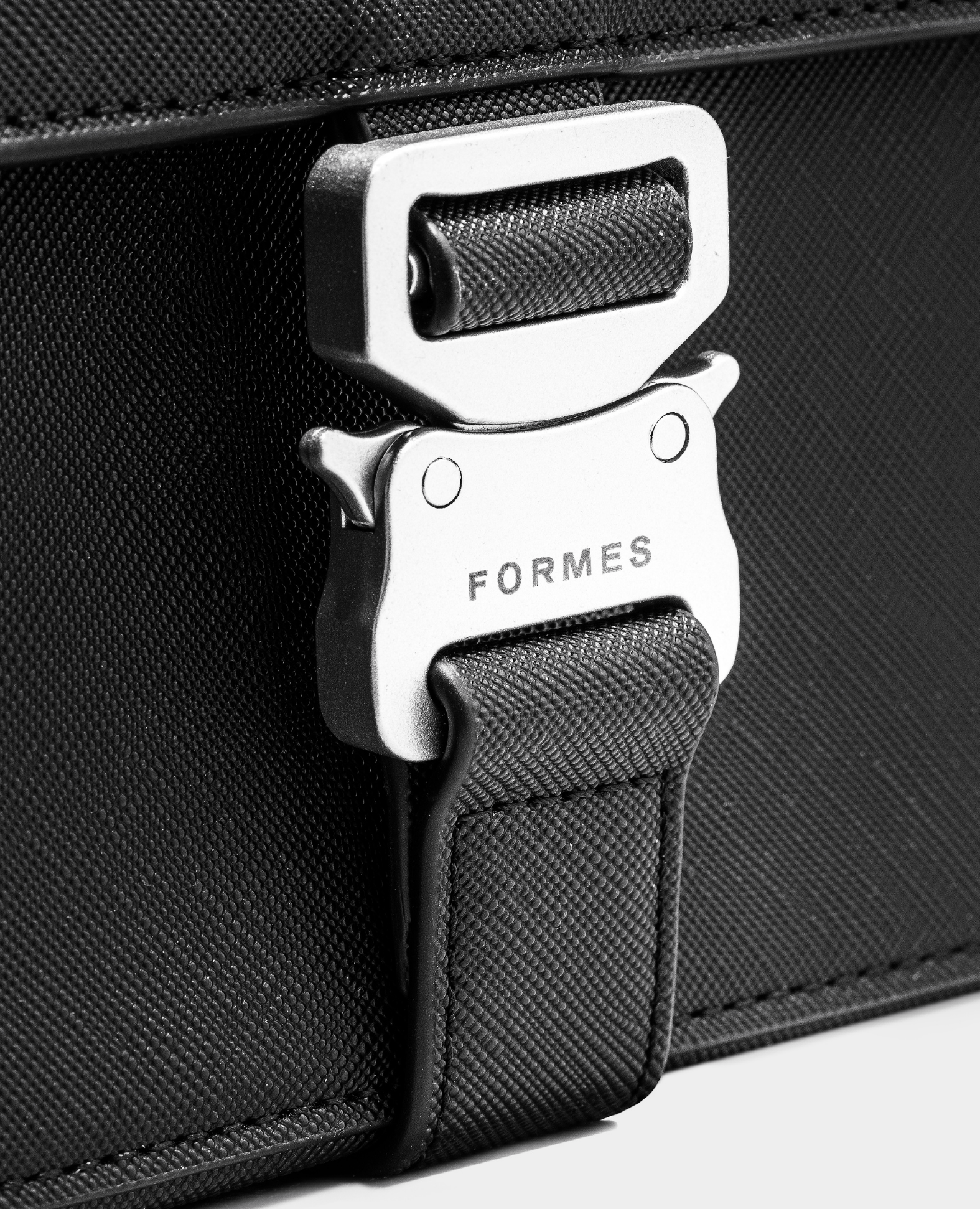 Formes Tecnica Nero — Detail View