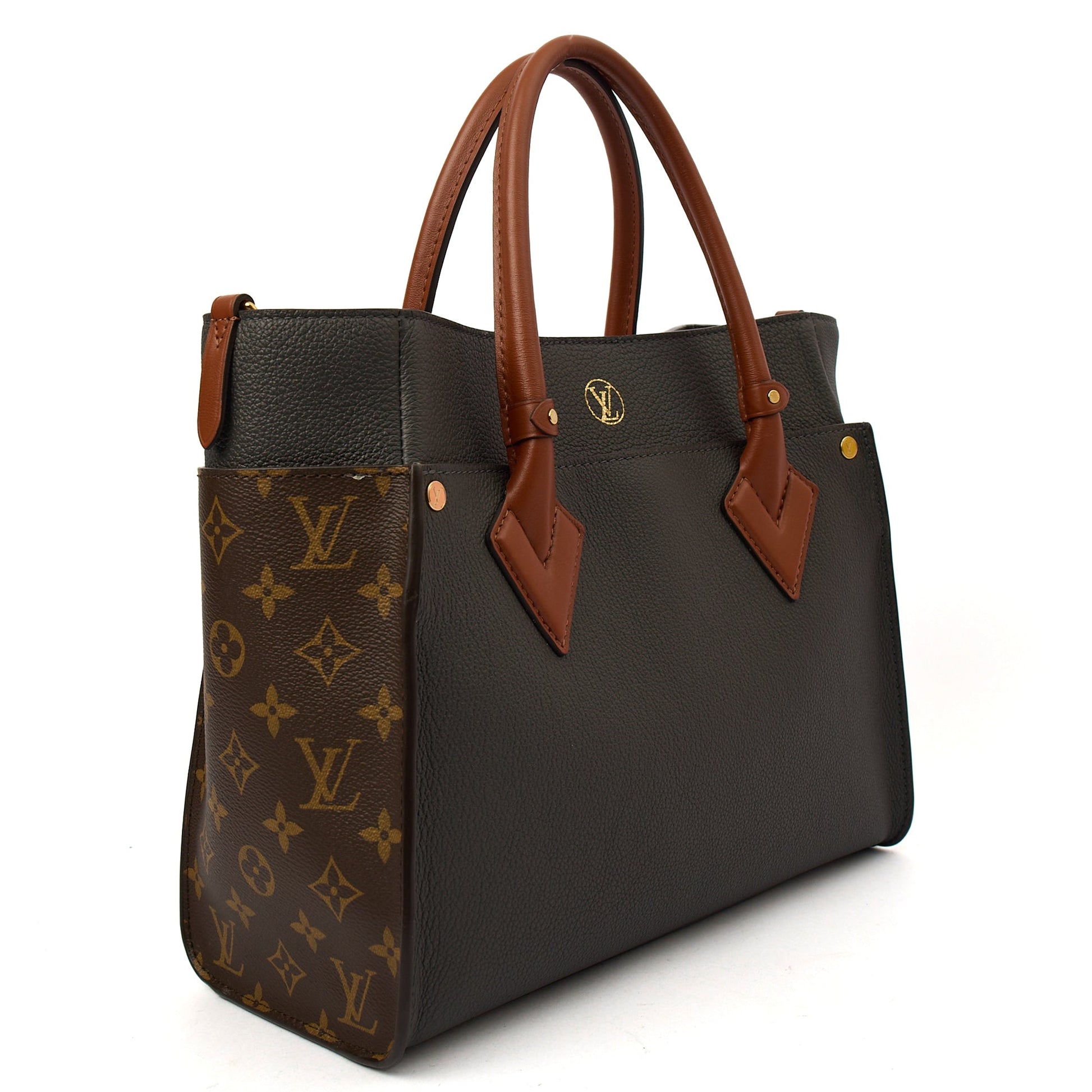 Louis Vuitton Tote On My Side in Monogram, Calfskin Leather — Alternate View 15
