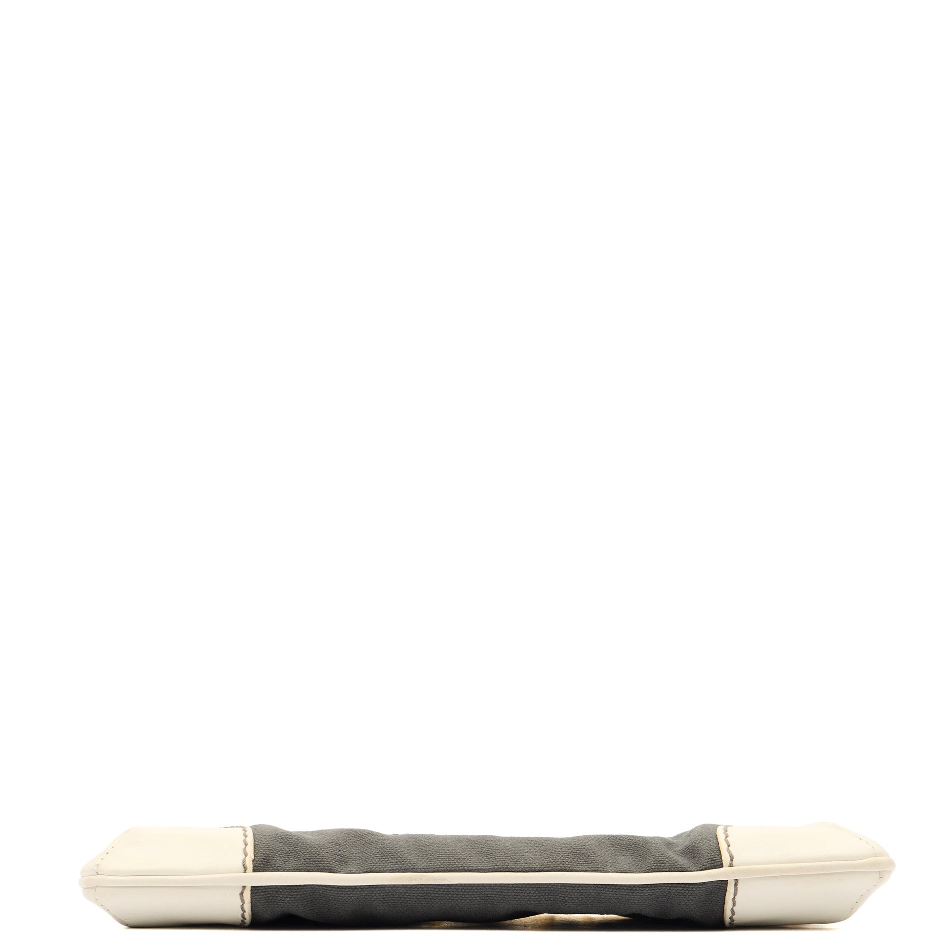 Chanel Shoulder Bag Vintage Shoulder Bag in Grey, Fabric — Alternate View 12
