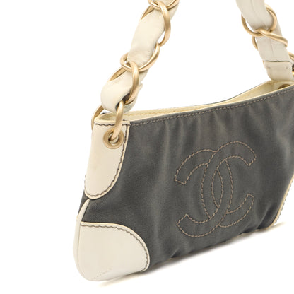 Chanel Shoulder Bag Vintage Shoulder Bag in Grey, Fabric — Alternate View 15