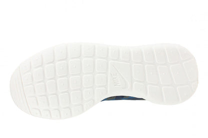 NIKE WMNS ROSHE ONE PRINT — UK 2.5 | EU 35.5 | US 5 — Lifestyle View