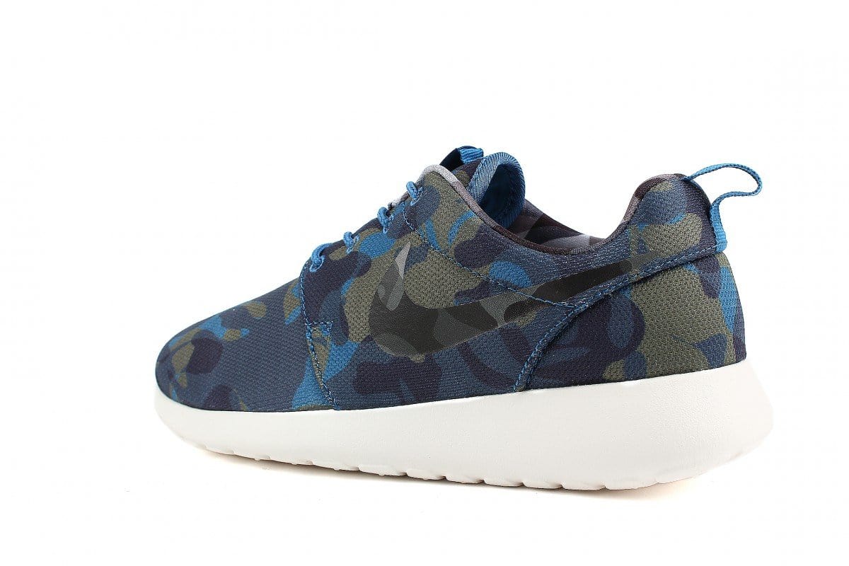 NIKE WMNS ROSHE ONE PRINT — UK 2.5 | EU 35.5 | US 5 — Detail View