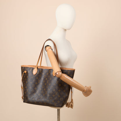 Louis Vuitton Tote Neverfull MM in Monogram, Canvas — Side View