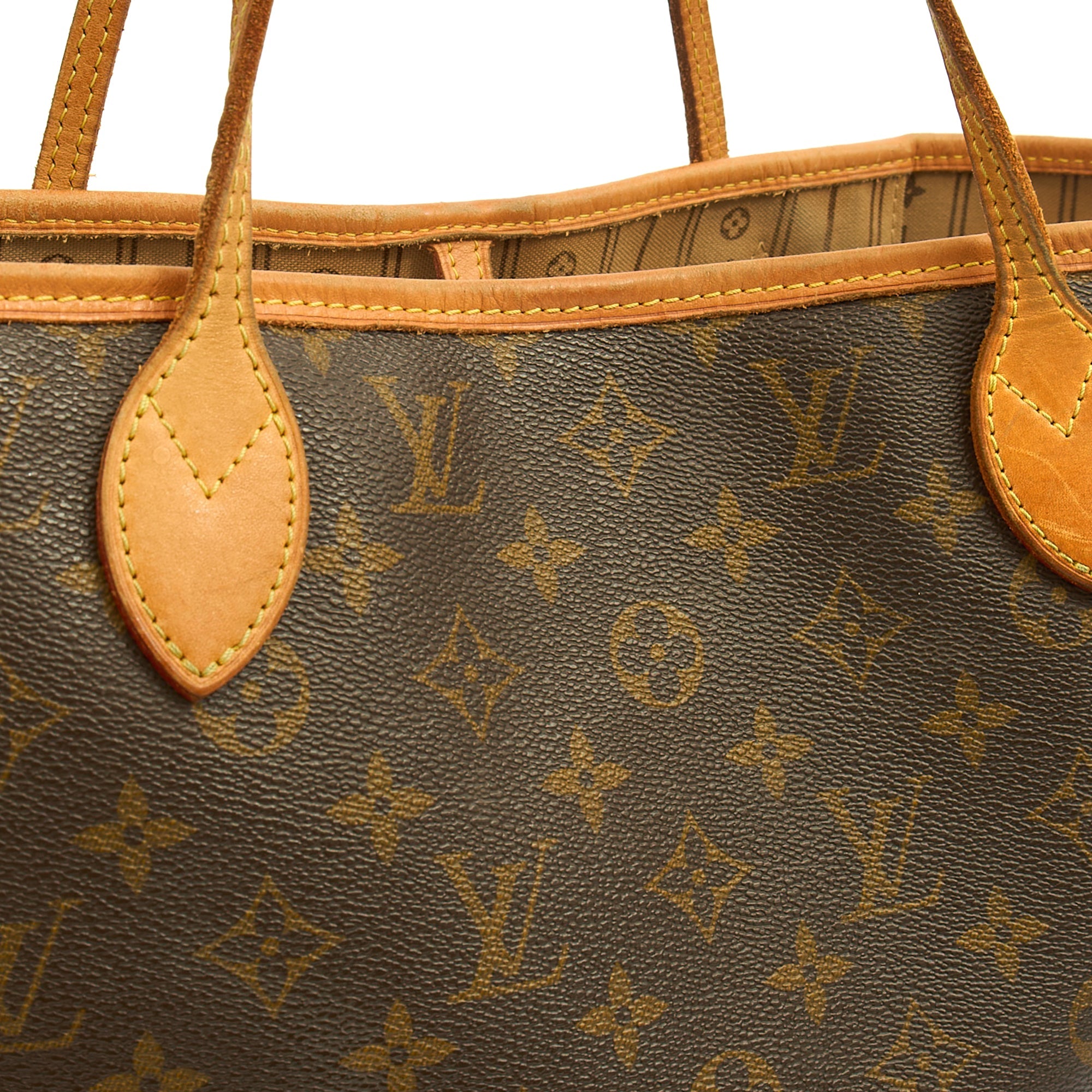 Louis Vuitton Tote Neverfull MM in Monogram, Canvas — Lifestyle View