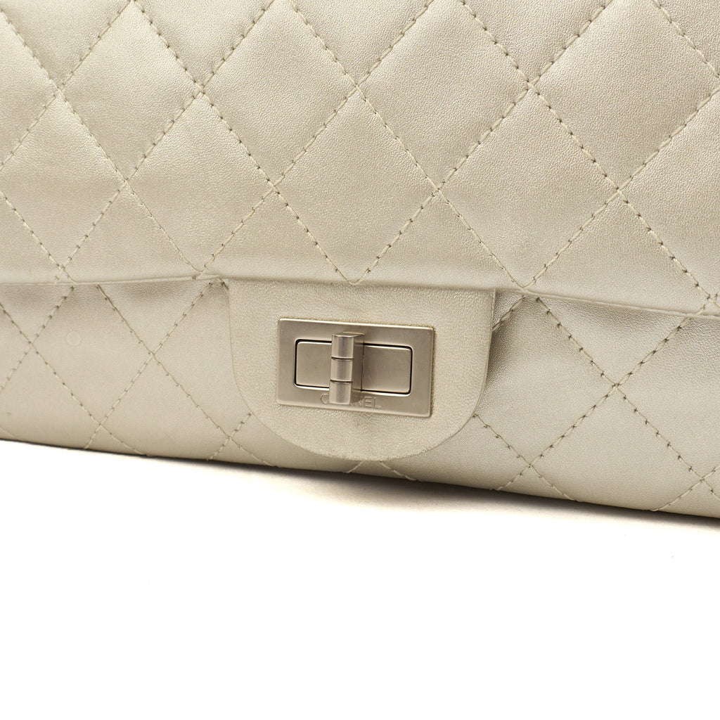 Chanel Shoulder Bag 2.55 Reissue - Maxi in Metallic, Leather — Alternate View 8
