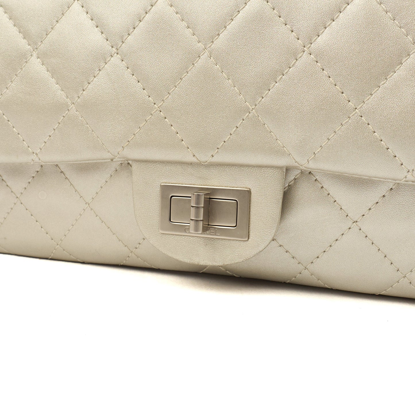 Chanel Shoulder Bag 2.55 Reissue - Maxi in Metallic, Leather — Alternate View 8