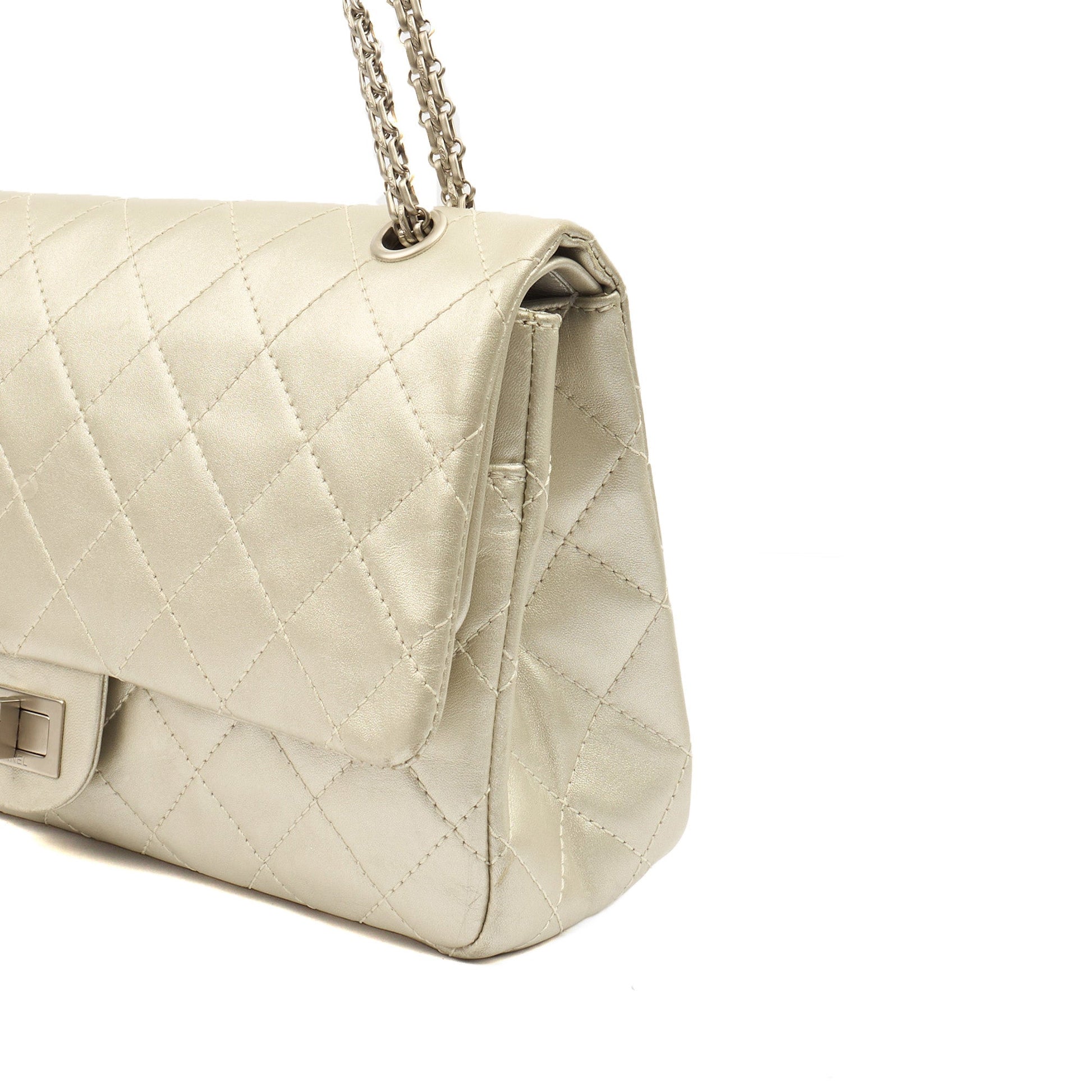 Chanel Shoulder Bag 2.55 Reissue - Maxi in Metallic, Leather — Alternate View 7