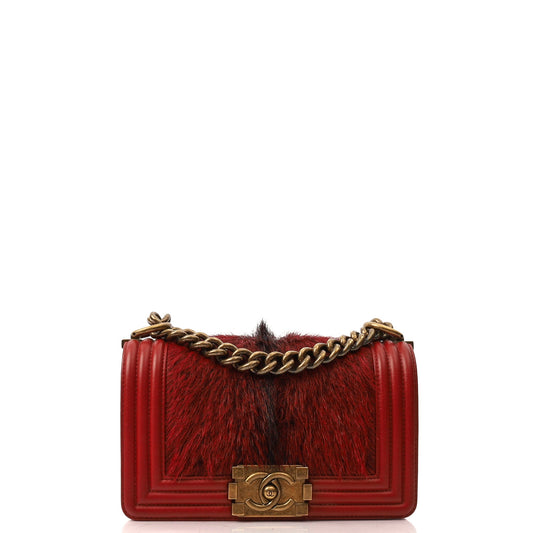 Chanel Shoulder Bag Boy - Small in Red, Calfskin Leather — Front View